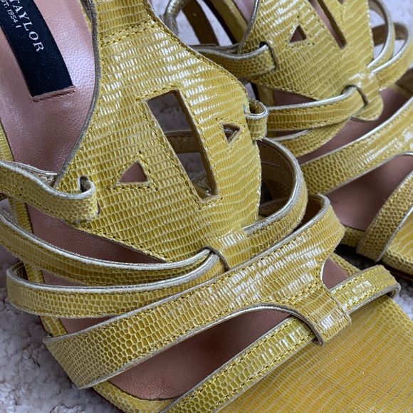 Elegant ANN TAYLOR Woven Heels - Picture 2 of 14